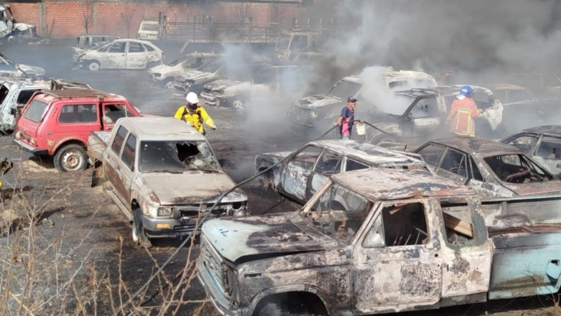 Así quedaron los vehículos en la Dircabi (Foto: Caballeros de fuego)